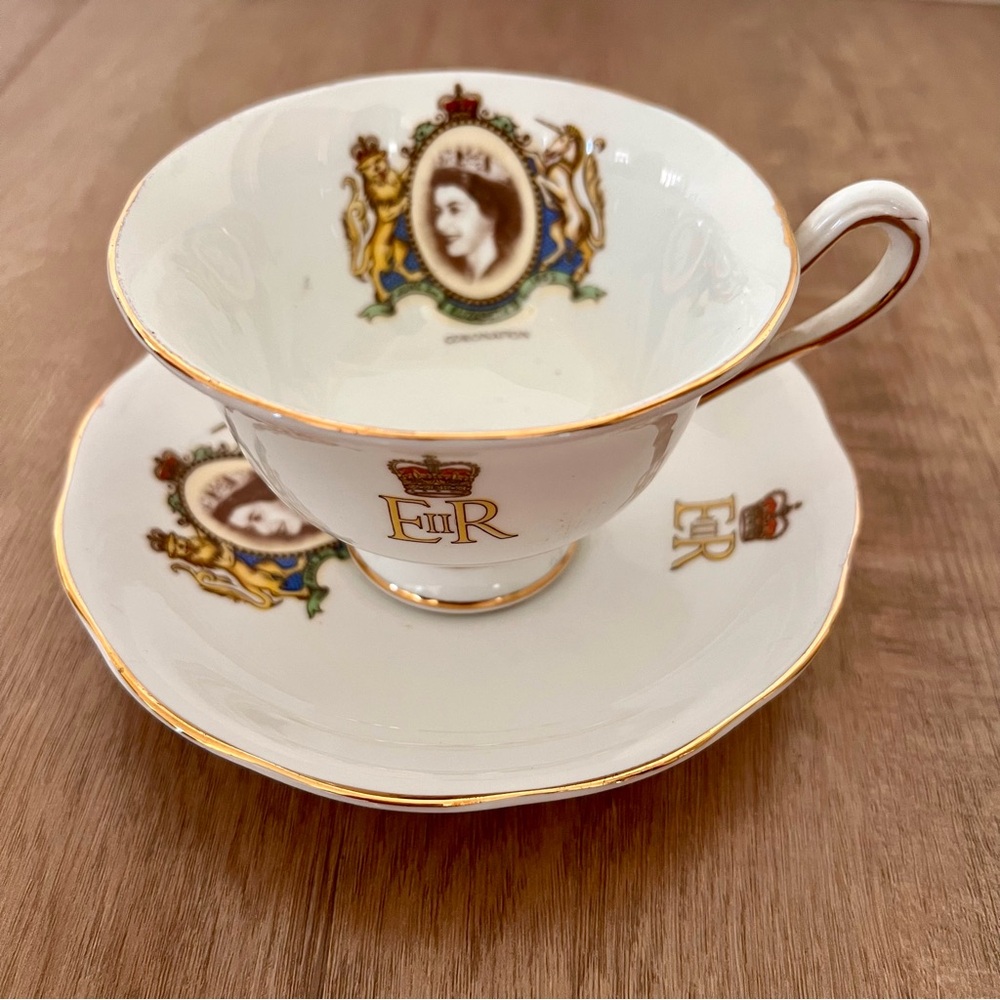 Royal Albert‎ Queen Elizabeth Coronation Cup & Saucer England Vintage 1953